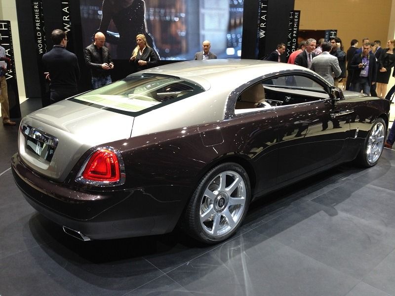 Den Rolls Royce Wraith gibt es ab Oktober für schlappe 245.000 Euro - zzgl. Mehrwertsteuer. Ein Schnäppchen :-)