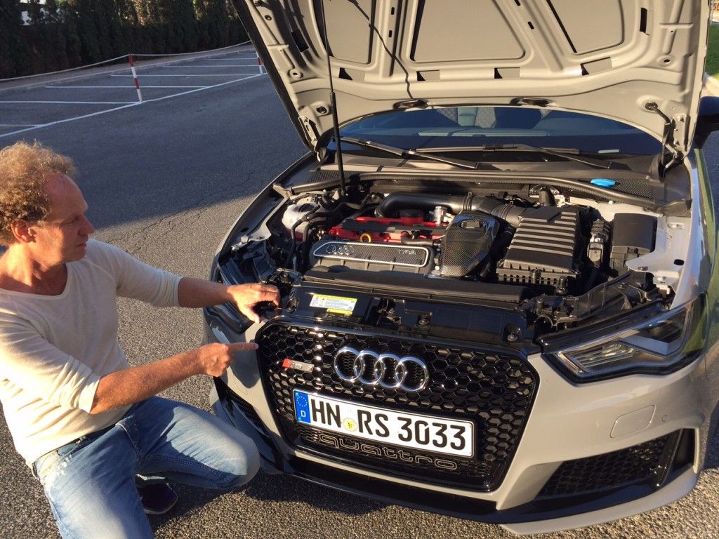 Audi RS3 Motorhaube geöffnet