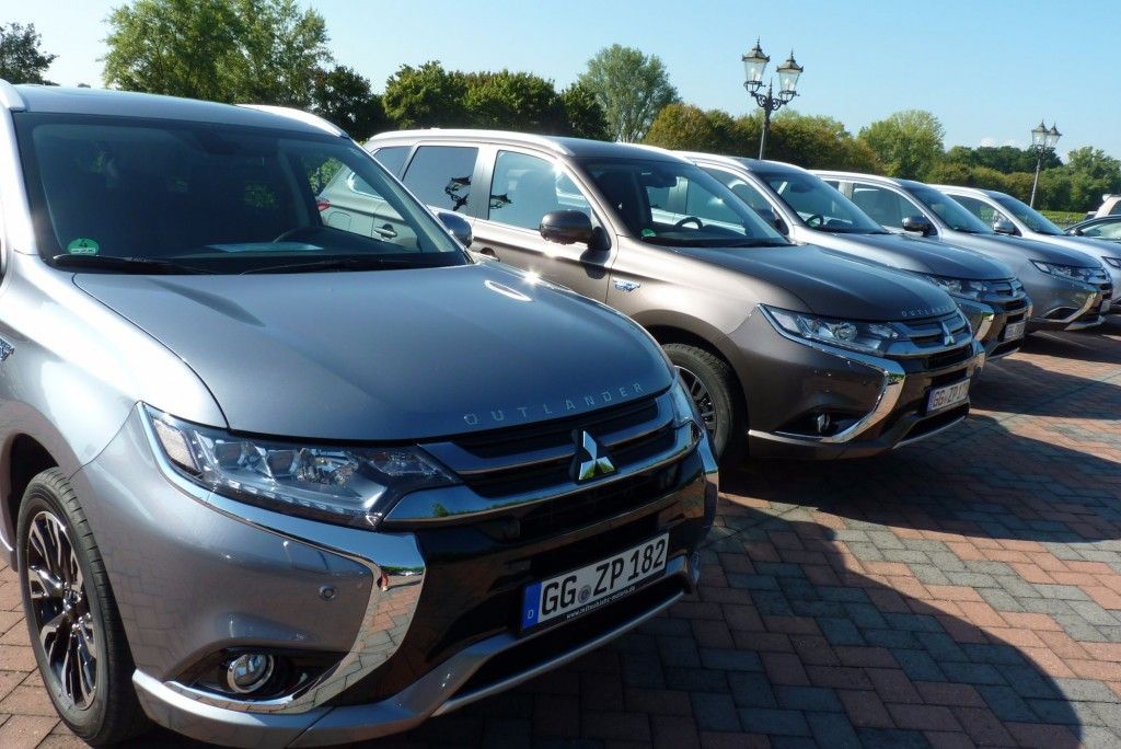 Mitsubishi Outlander Plug-in Hybrid Front 2015