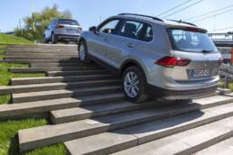 Tiguan auf dem Geländeparcours in der Autostadt 2 der-Autotester