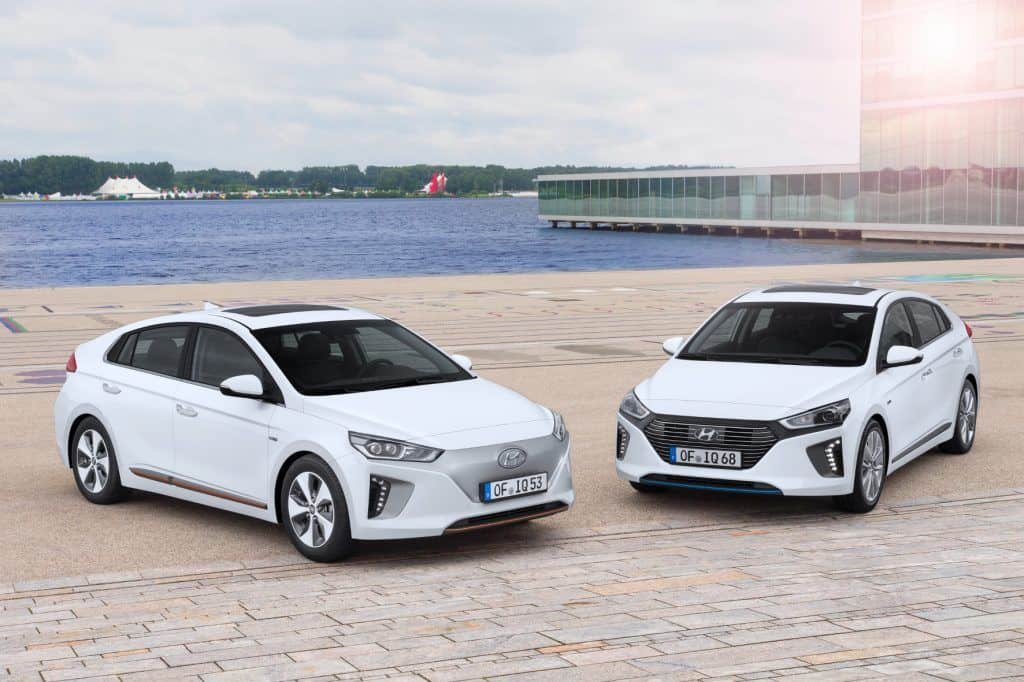 Hyundais zweiter Streich: Nach der Hybrid-Variante des Ioniq (rechts) startet jetzt der Vollzeit-Elektriker. © Hyundai 