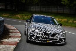 Der Megane R.S. lenkt mit allen Vieren 10 der-Autotester