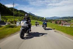 Der typische Biker ist 50 plus 17 der-Autotester