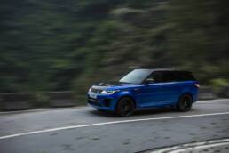 Range Rover Sport SVR bei seiner Rekordfahrt auf der Tianmen Road in China.