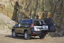Dank Ququq campen im Toyota Land Cruiser 12 Toyota Land Cruiser mit Ququq-Flatbox.