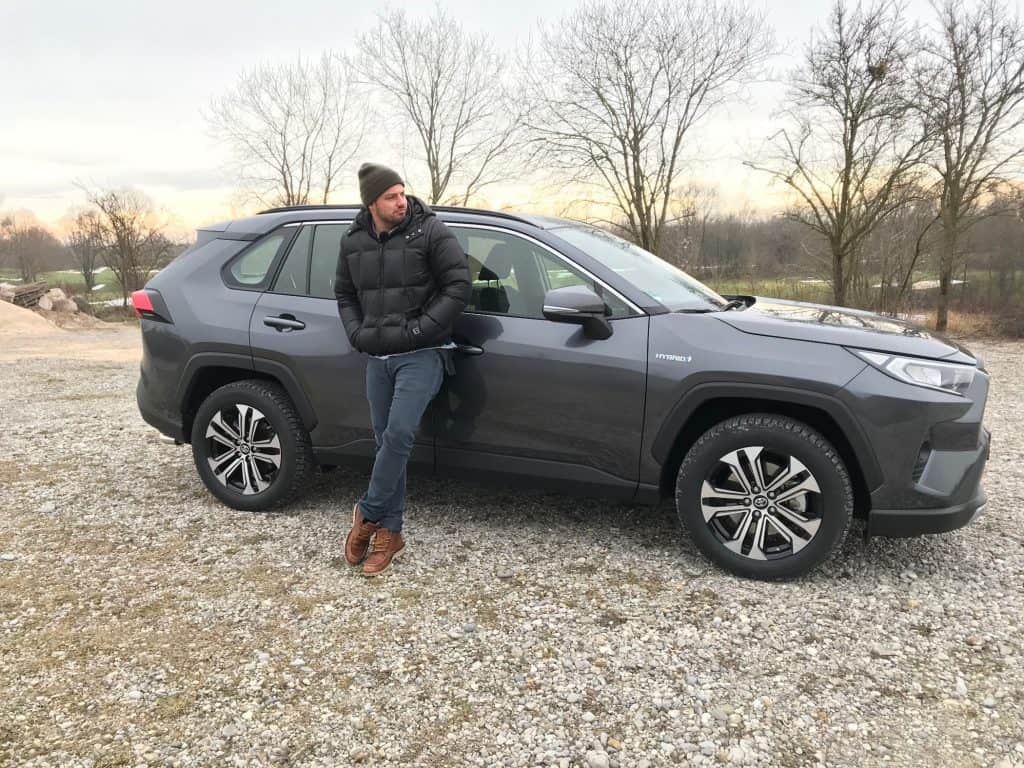 Unterwegs im Toyota RAV4 2.5 Hybrid (2019) - Review im Video | Der