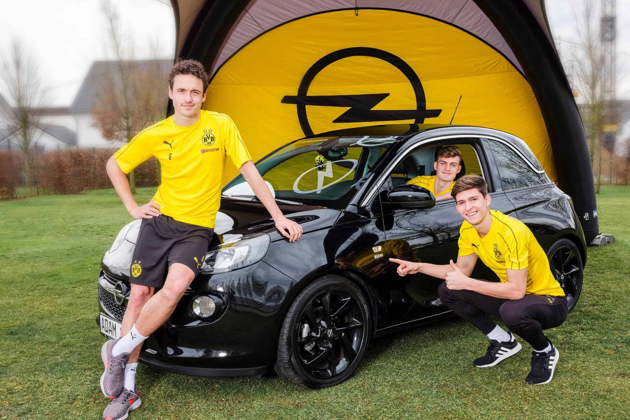 Opel-Sondermodelle für BVB-Fans