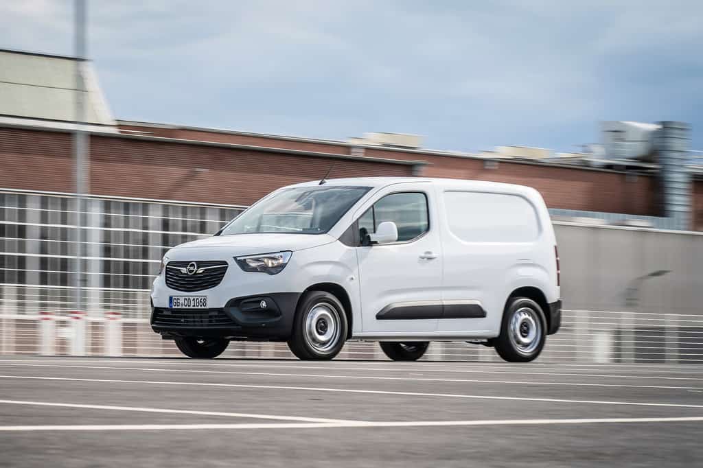 Opel Combo Cargo mit Surround Rear Vision