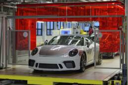 Der letzte Porsche 911, Typ 991, reolt vom Band.