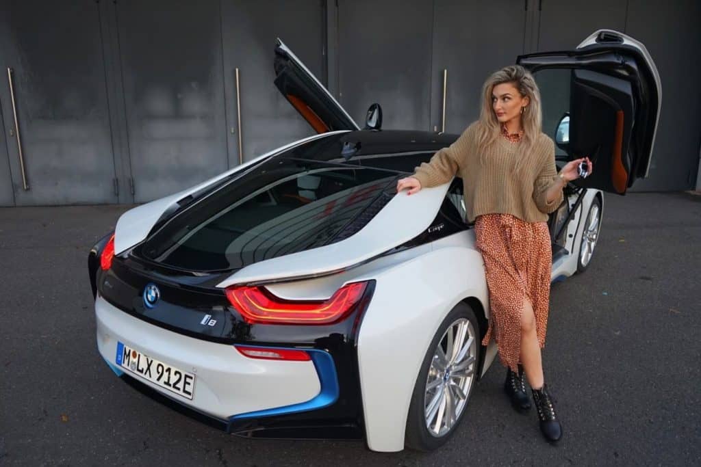 BMW i8 Coupé 2019, Nina Car Maria