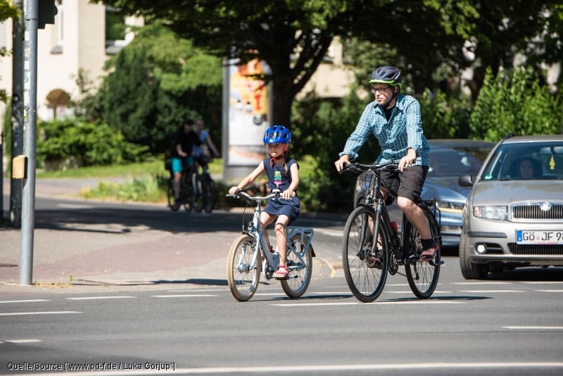 Radfahren erlebt durch Corona eine unerwartete Nachfrage in Deutschland und Europa. Händler und Hersteller melden vielerorts Umsatzrekorde. Doch das wirft andere Fragen auf: Wie steht es um die langfristige Lieferfähigkeit? Wie ändert das neue Mobilitätsverhalten die Verkehrspolitik? Oder generell: Wie nachhaltig ist der momentane Boom? Der pressedienst-fahrrad hat bei einer digitalen Pressekonferenz bei Branchenexperten nachgefragt.