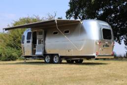 Caravan-Salon 2020: Dieses Bett ist eine Insel 25 Airstream International 25 IB.