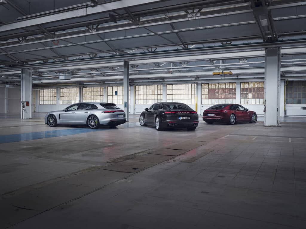 Die Hybridmodelle des Porsche Panamera (von links): Panamera 4 E-Hybrid Sport Turismo, Panamera 4S E-Hybrid und Panamera Turbo S E-Hybrid Executive.