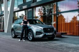 Jaguar F-Pace P400e (2023) - NinaCarMaria führt Britisches Kätzchen an der Leine aus 22 Jaguar F-Pace P400e (2023) - NinaCarMaria führt Britisches Kätzchen an der Leine aus