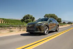 Mit neuem Lexus RX 450h+ bis zu 90 Kilometer rein elektrisch unterwegs 4 Mit dem neuen Lexus RX 450h+ bis zu 90 Kilometer rein elektrisch unterwegs