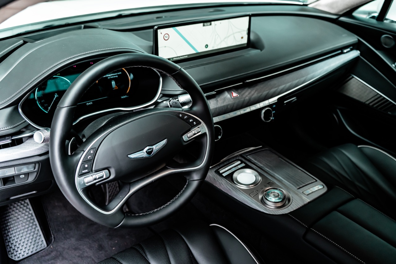 Genesis zaubert mit Solardach grünen Luxus in die Electrified G80 Limousine
