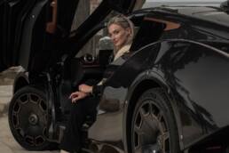 Nina im Hispano Suiza bei der Monterey Car Week