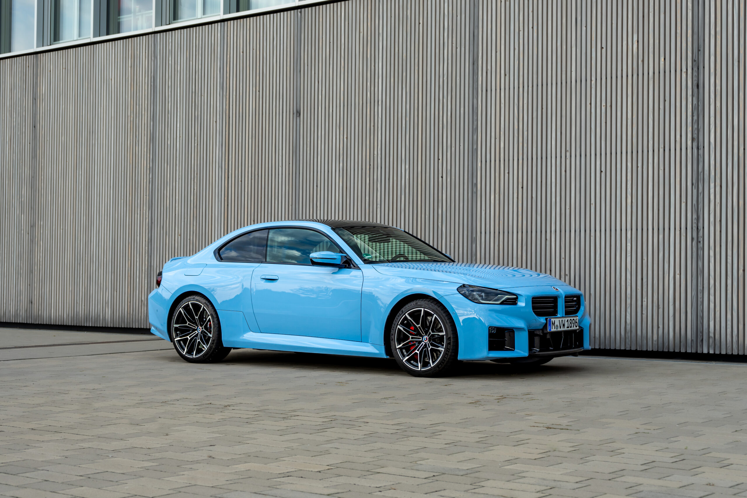 BMW M2 (2023) mit 460 PS und 6-Gang-Schaltung 