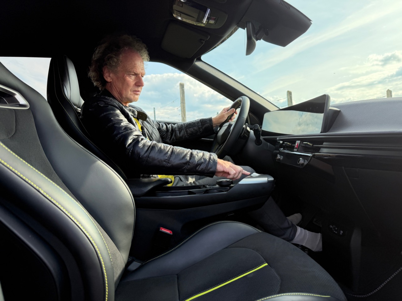 Der Kia EV6 GT - Der vollelektrische Korea E-GT weiß im Alltagstest zu überzeugen 13 Kia EV6 GT und der-Autotester Friedbert Weizenecker